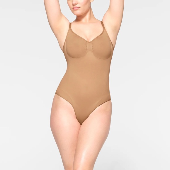 Skims Seamless Sculpt Brief Bodysuit Color Ochre - Picture 2 of 6